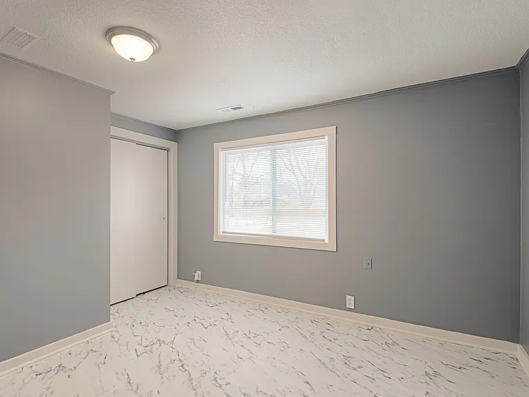 10746 Cambridge Ave — Photo 17