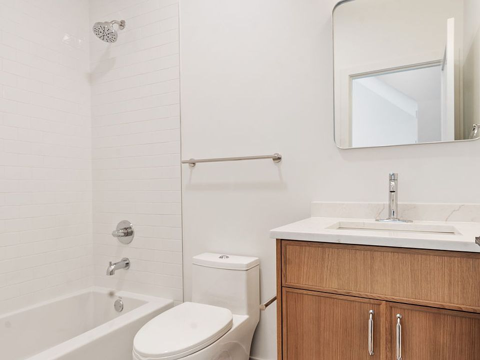 1st image of 2122 W 18th Pl #2