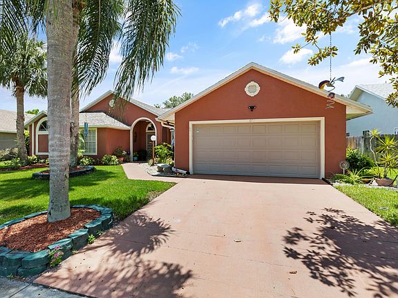 4th image of 1952 Glen Meadows Cir
