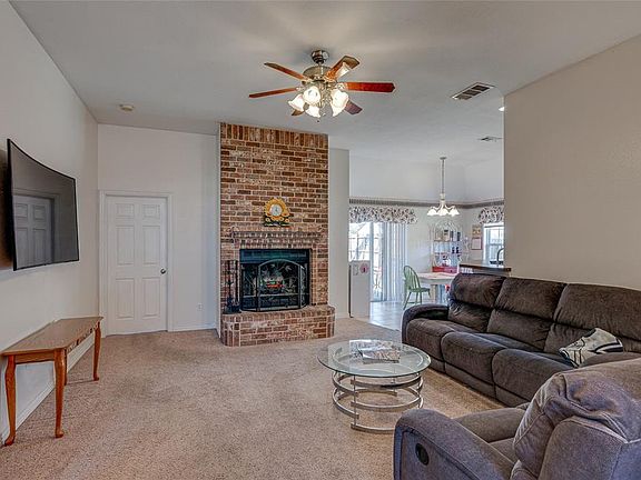 5th image of 308 Meadow Park Dr