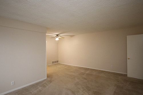 4th image of 241 S Hudson Ave APT 8