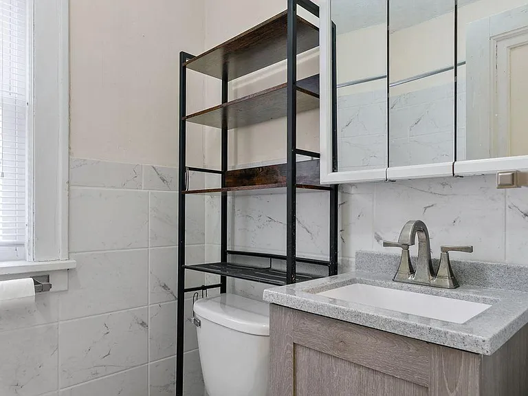 Emmerson Terrace Apartments — Photo 18