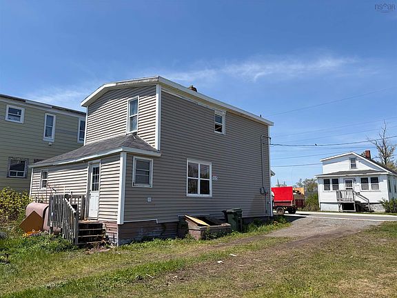 3rd image of 180 Bay St