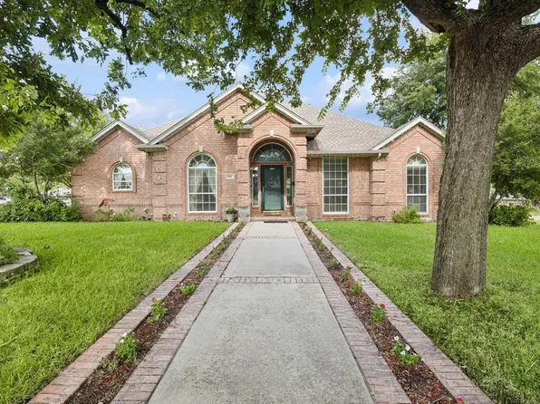 601 S Cowan St, Decatur, TX 76234