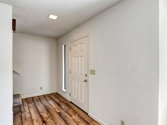 4th image of 2739 Ottowa Ave