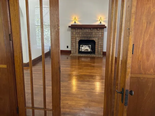 415 N Walnut St, Newton, KS 67114