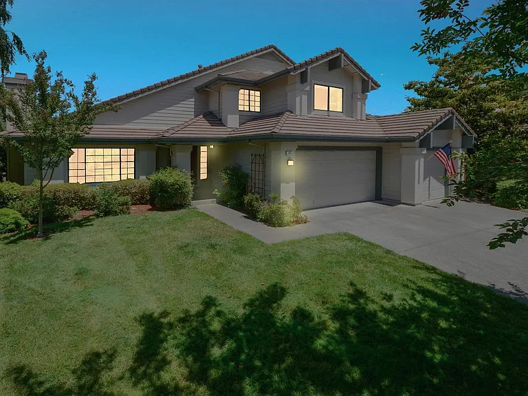 352 Troon Ct — Photo 10