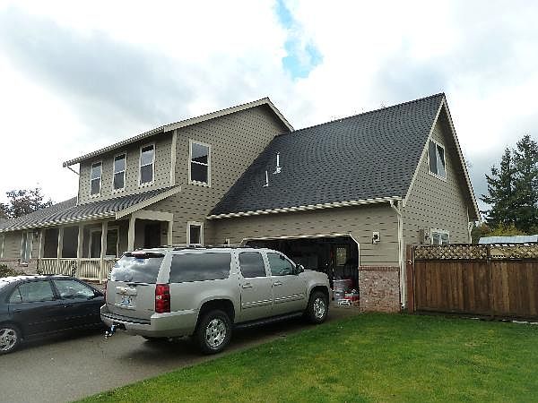 2nd image of 613 Dahlia St