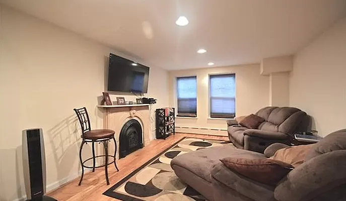 Rented by REAL New York | media 33