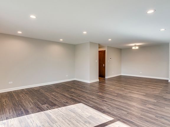 5th image of 9420 Greenbriar Dr APT 3B