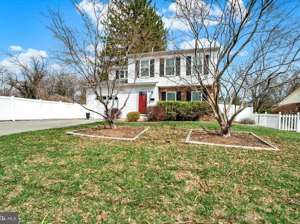 8147 Lare St, Philadelphia, PA 19128