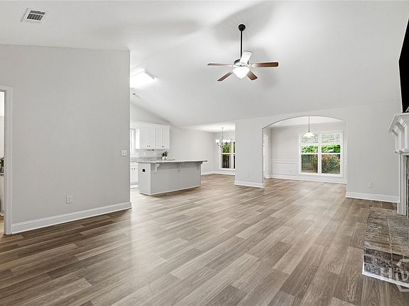 3rd image of 139 Goldshore Way