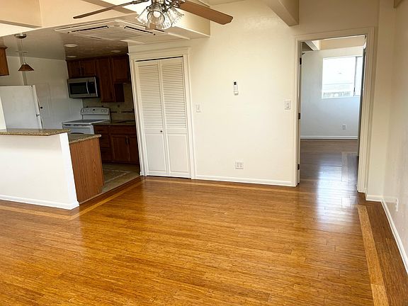 4th image of 15 Loma Ave #19-1/2