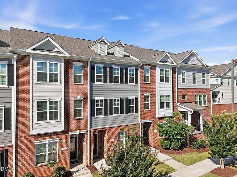 976 Gateway Commons Cir — Photo 18
