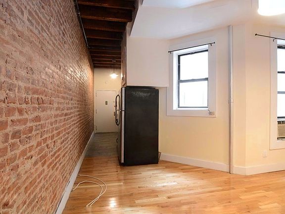 2nd image of 786 Park Pl #7