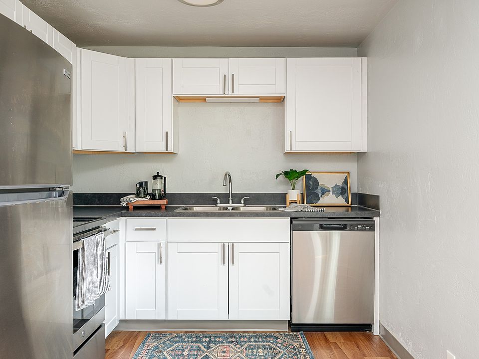 Pacific Village | Kitchen