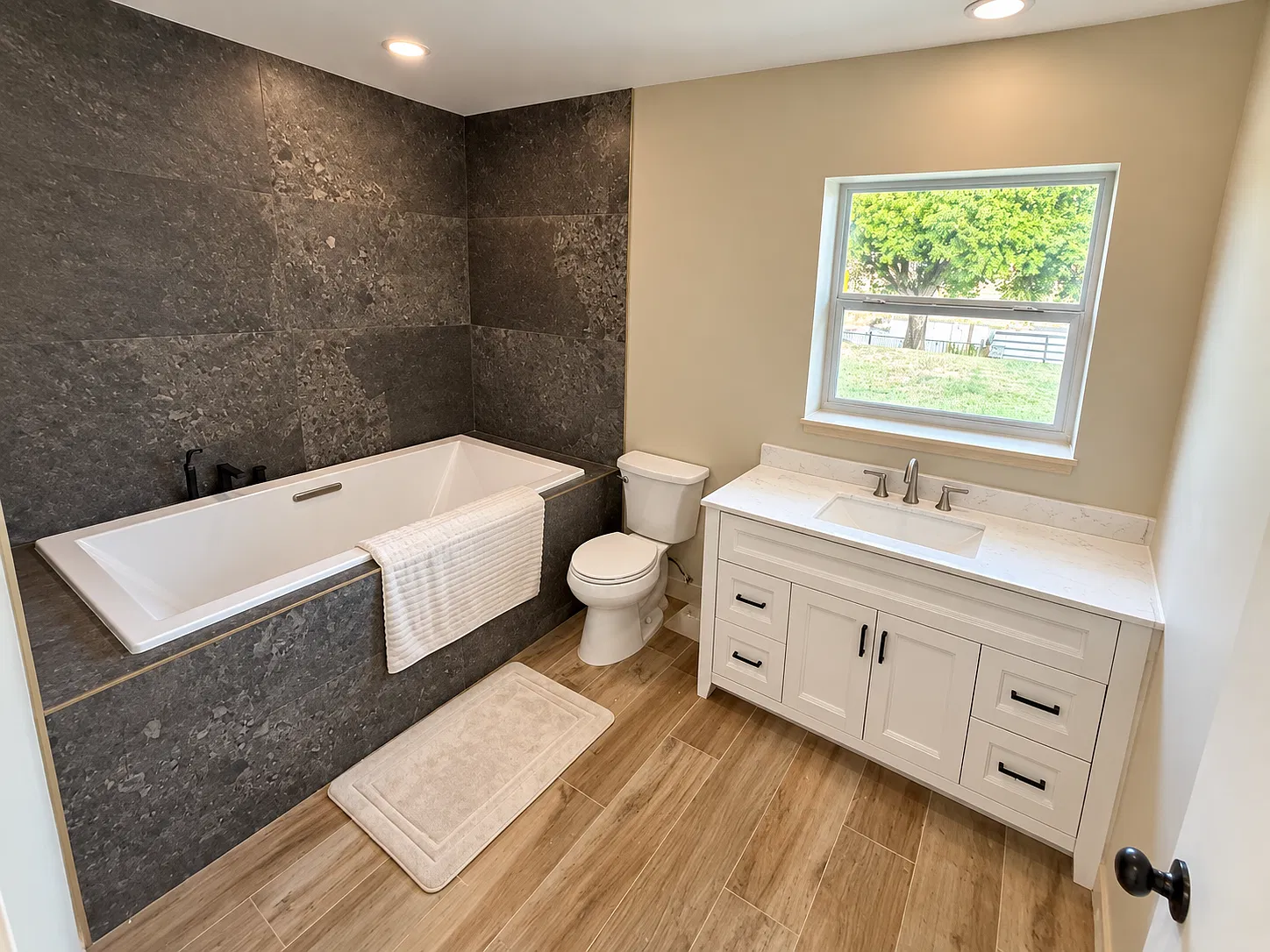 6 bed, 4000 sqft, $6,000 — Photo 4