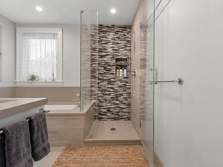 191 Davis Ave — Photo 10