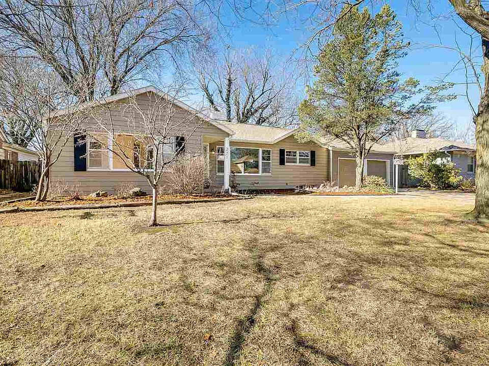 1st image of 221 S Parkwood Ln
