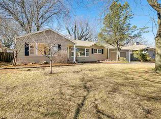 221 S Parkwood Ln, Wichita, KS 67218
