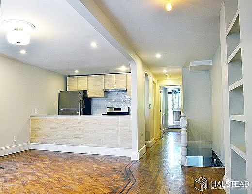 4th image of 319 15th St #1