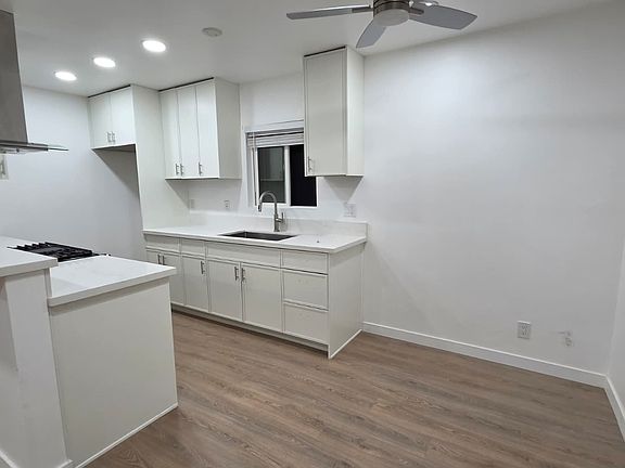 3rd image of 515 Irving Ave APT E