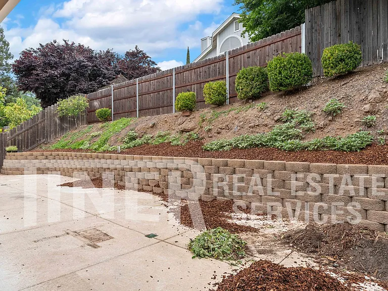 3421 Cobblestone Dr — Photo 21