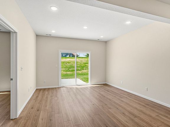 5th image of 5109-5111 Silver Mill Dr