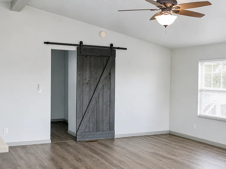 102 Crestview — Photo 4
