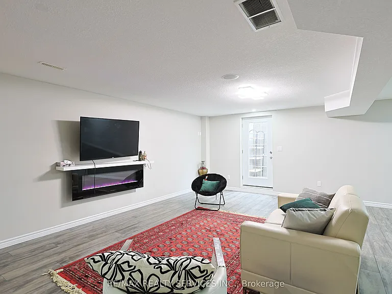 49 Woodhatch Cres #BASEMENT — Photo 5