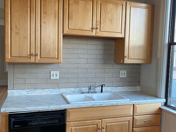 4th image of 3013 W Belmont Ave #2