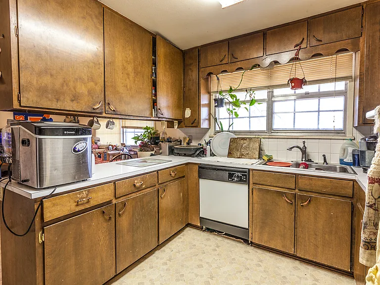 1100 Skyline Dr — Photo 16