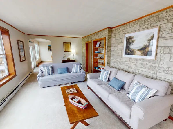 77 Main St, Searsport, ME 04974