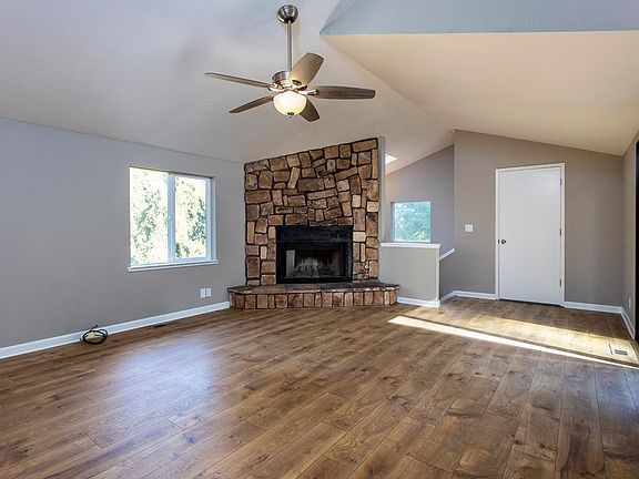 5th image of 359 Moosehead Dr