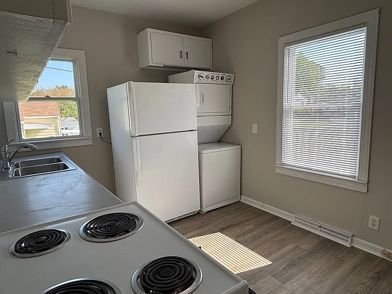 1310 Maple St — Photo 10