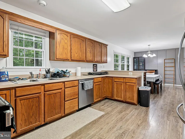 583 Norwich Dr — Photo 11