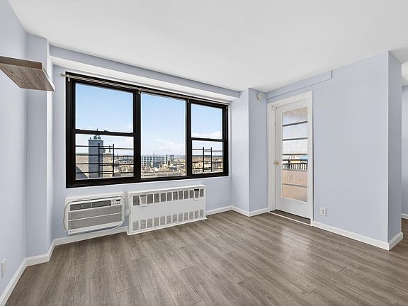 3rd image of 10 Huron Ave APT 8J
