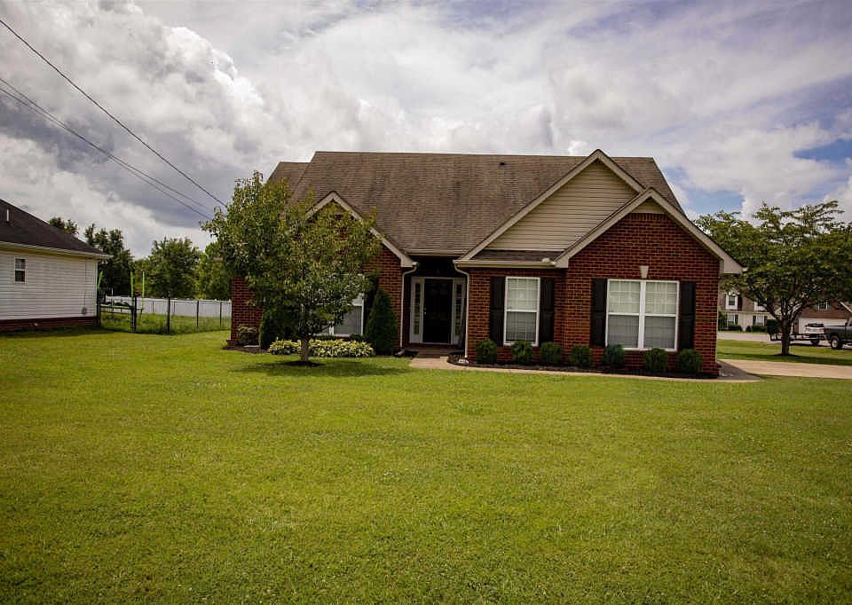 1st image of 335 Autumn Glenn Dr