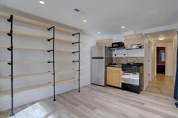2078 Oakcrest Cir — Photo 1