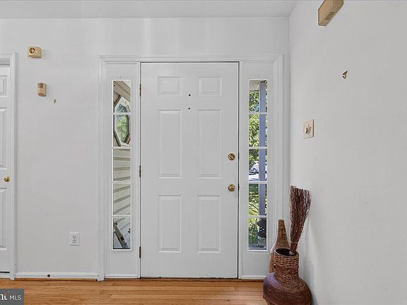 3rd image of 104 Alford Ct