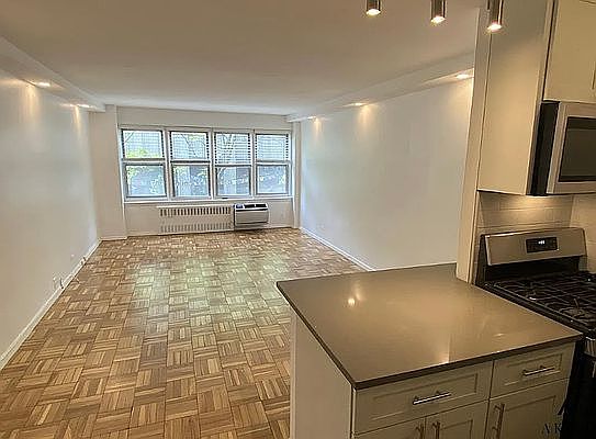 3rd image of 155 E 38th St APT 3H