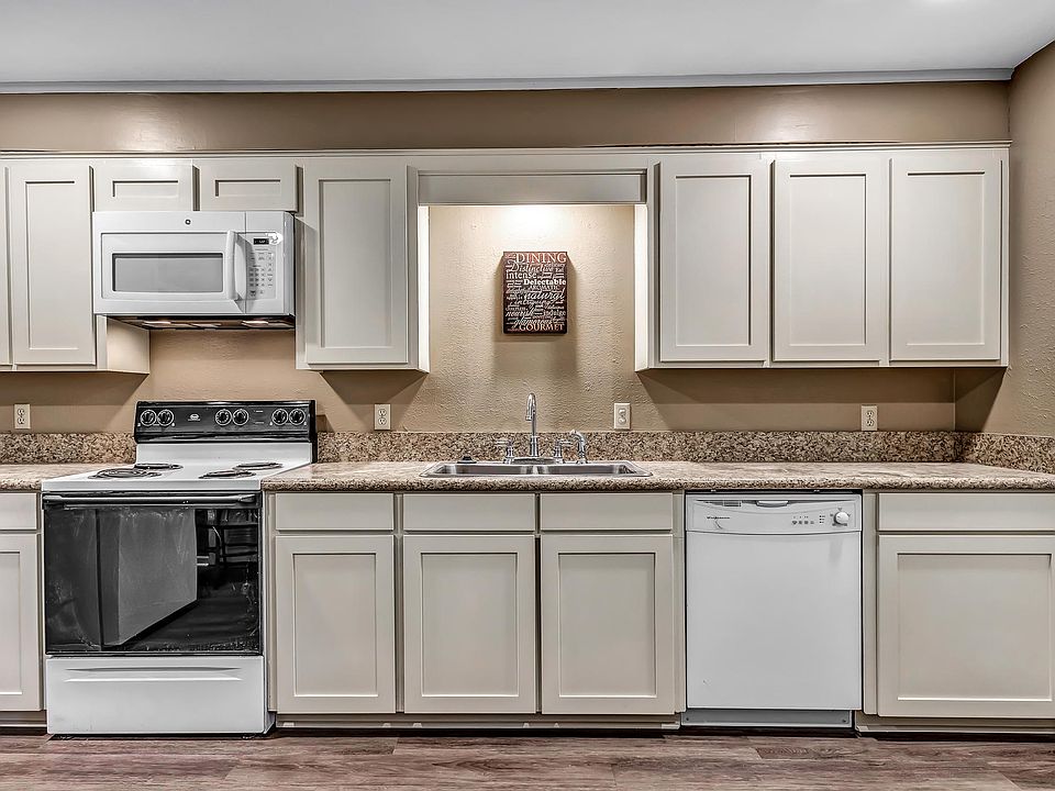 1st image of 203 Yale Cir