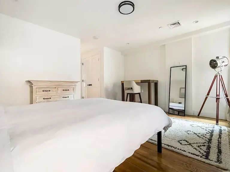 546 Monroe St #3 — Photo 2