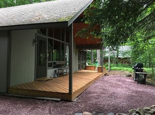 1526 Beech Spring Dr, Pocono Pines, PA 18350