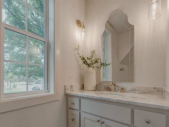 32nd image of 300 E Division St