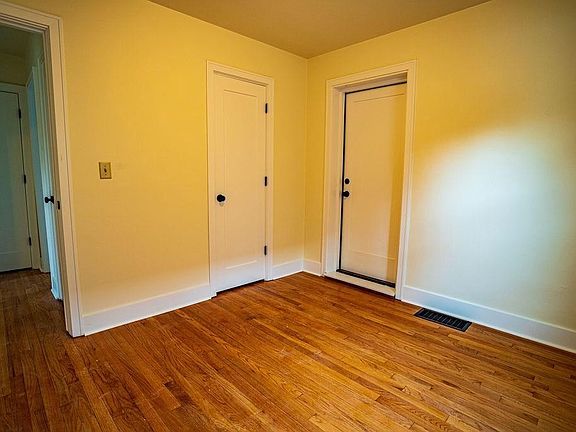 3rd image of 504 Berkley Ave