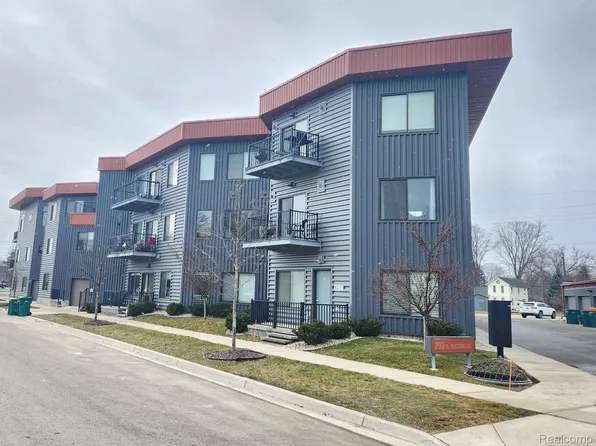 293 N 2nd St #302, Brighton, MI 48116