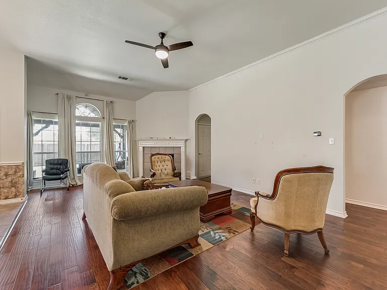 1706 Humbolt Dr — Photo 6