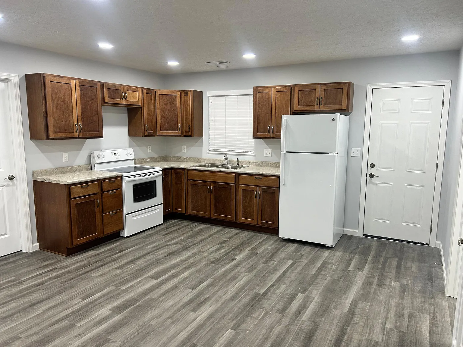 2 bed, 1100 sqft, $1,195 — Photo 3