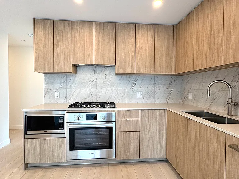 626 Claremont St #810 — Photo 5
